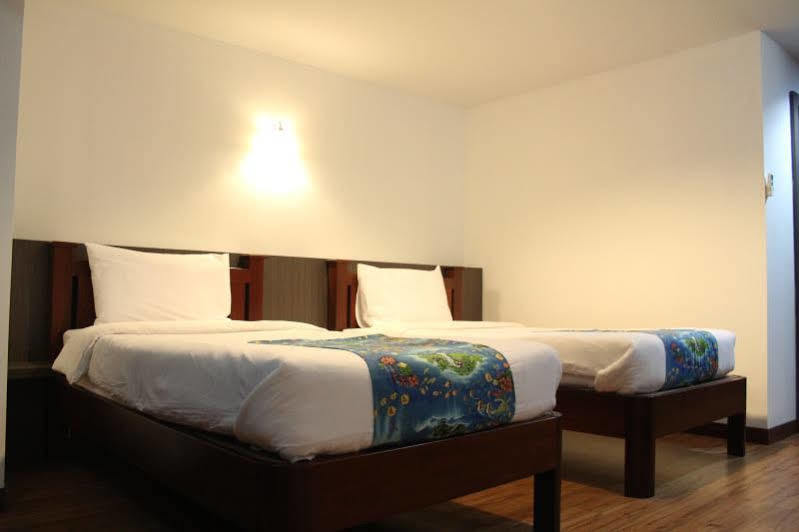 Oyo 257 Sea Paradise Hotel Sattahip Exteriör bild
