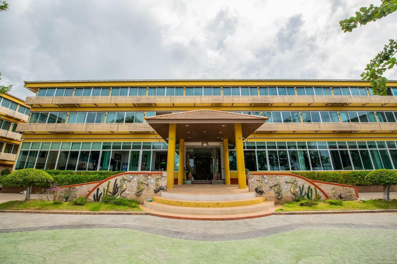 Oyo 257 Sea Paradise Hotel Sattahip Exteriör bild